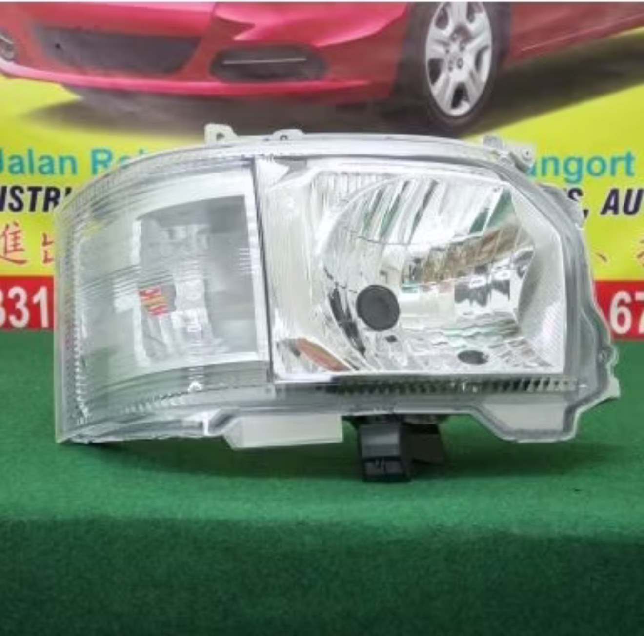 TOYOTA HIACE 2014-2019 KDH200 RH/LAMPU BESAR KANAN